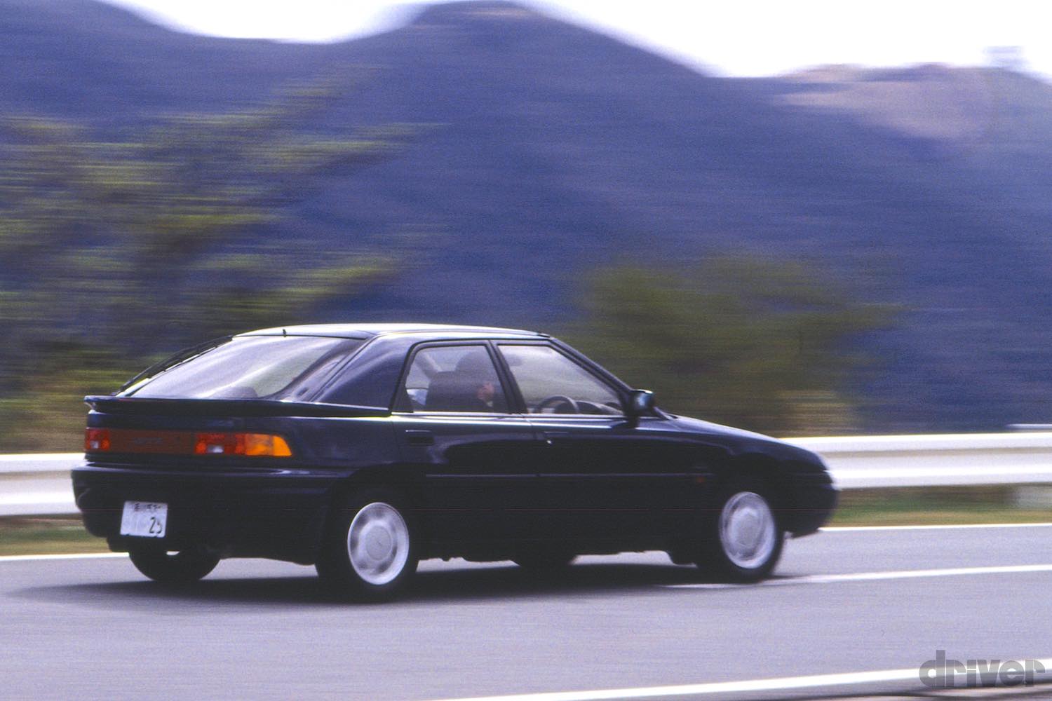 マツダ3の卵が30年前にあった!?ファミリア・アスティナ playback the magazine 1989 ページ 2